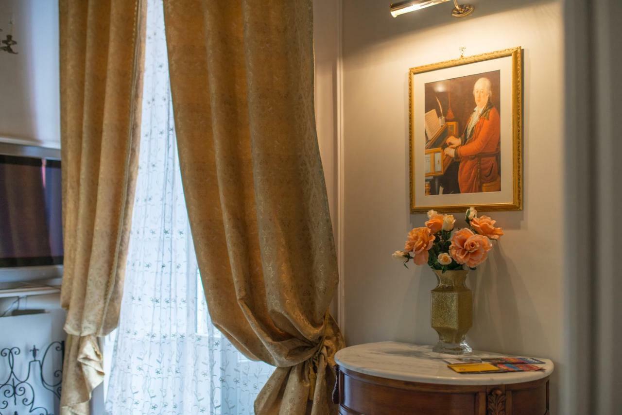 Edoardo Al Plebiscito Apartment Naples